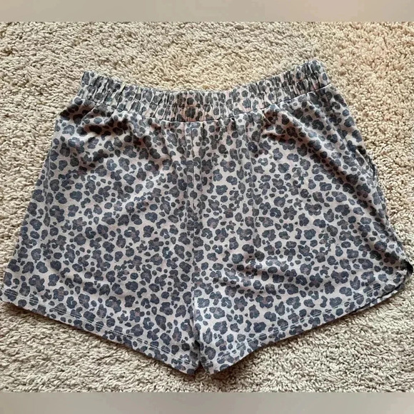 Very J leopard print shorts, size medium - Picture 3 of 3